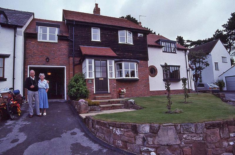 WT 3100 347-06 UK-3 1992 Toni and Brian Kelly at the Applecottage Heswall.jpg